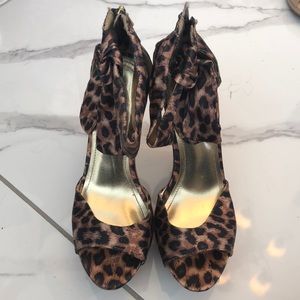 Bamboo Brand Wedges, Cheetah Print With a Bow